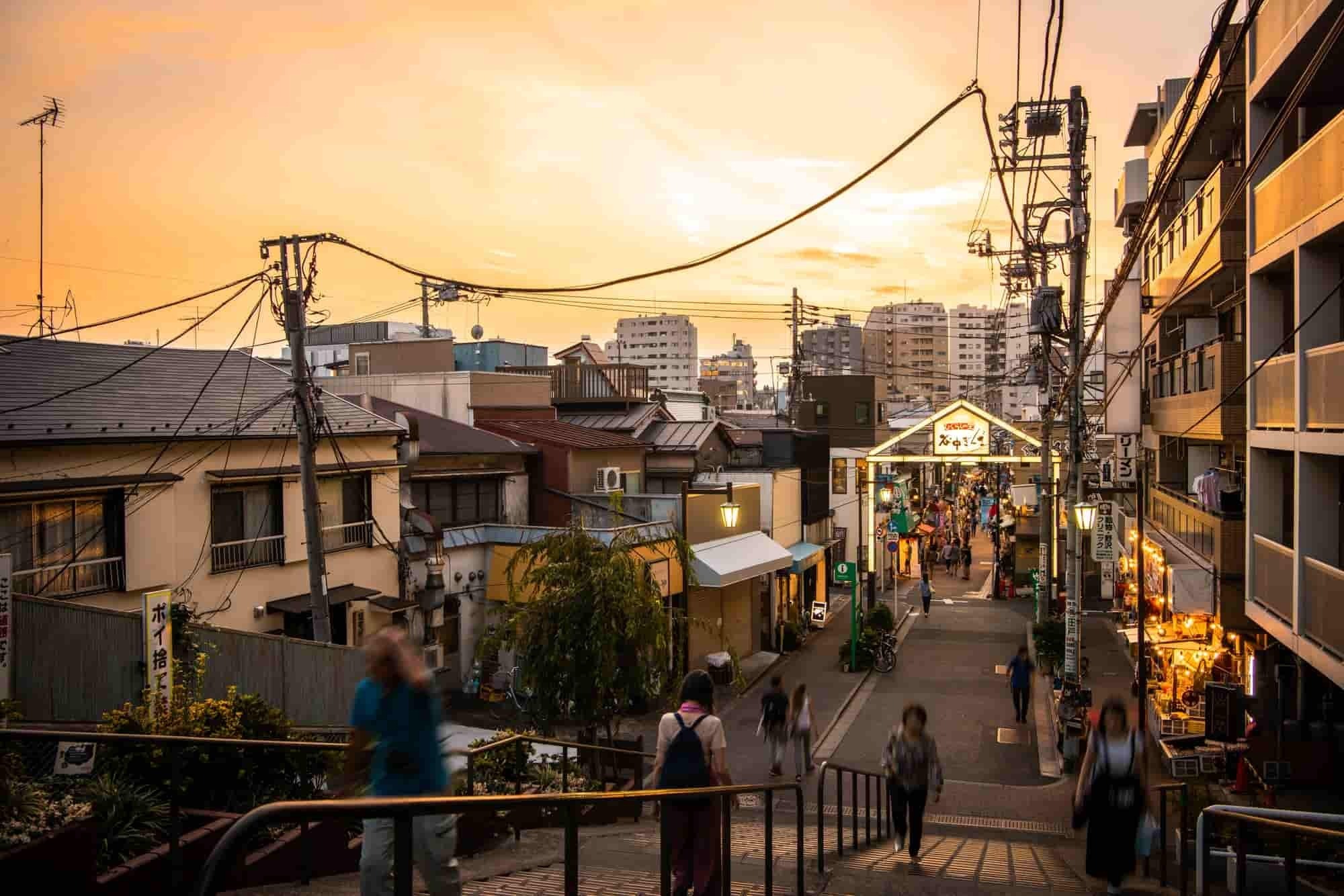 夕暮れの谷中銀座商店街
